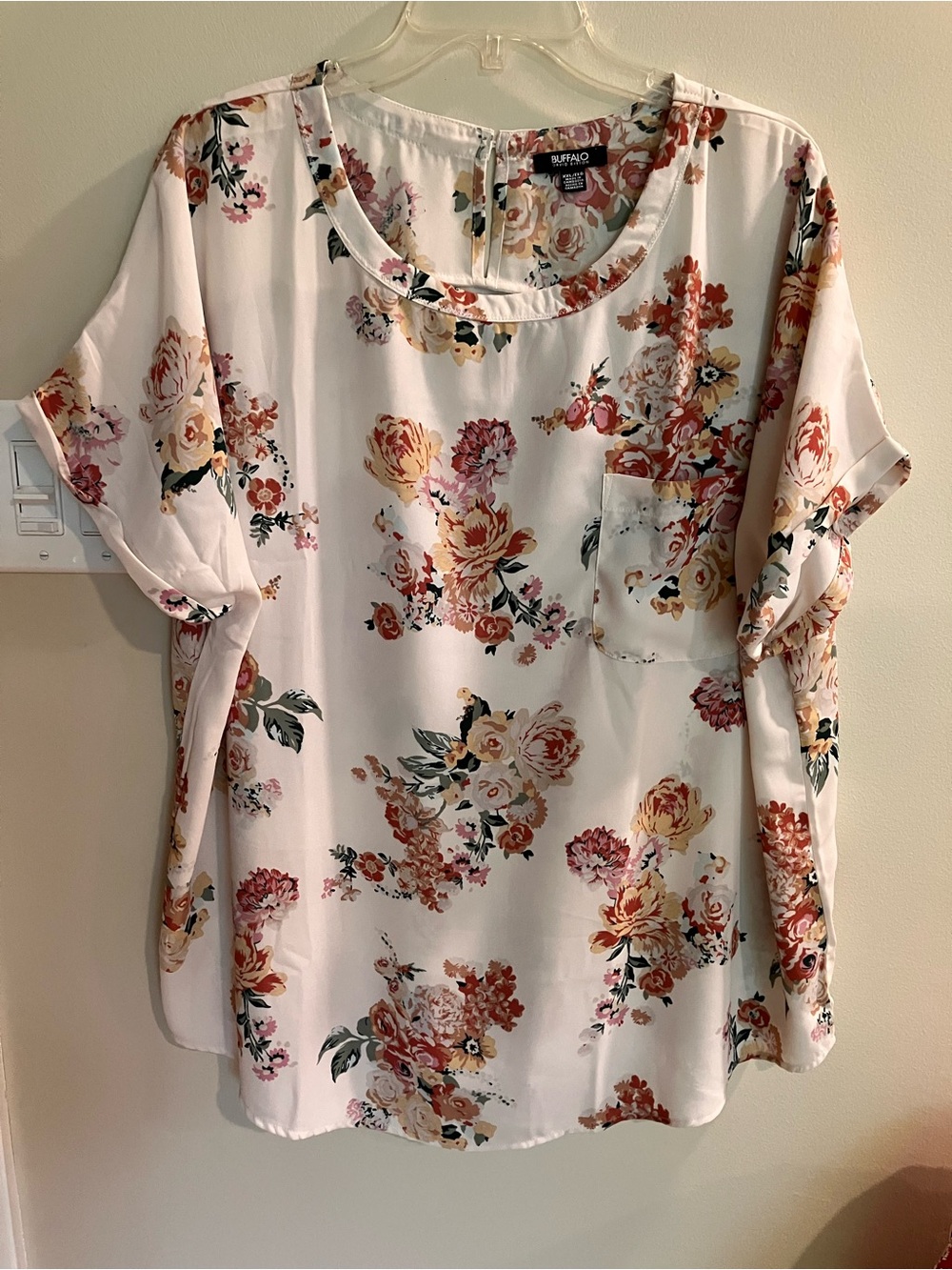 2xl Buffalo David Bitton Cream Floral s/s BlouseFilmy light fresh cheery